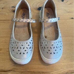 Jambu‎ Silver Cutout Mary Jane Shoes
Women’s 10 Preloved